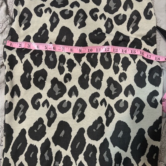 NWOT midi dress from ASOS. Half zipper in back. Lmk if any questions:) - Picture 4 of 4